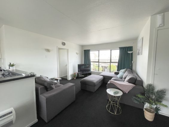 3-bedroom unit lounge